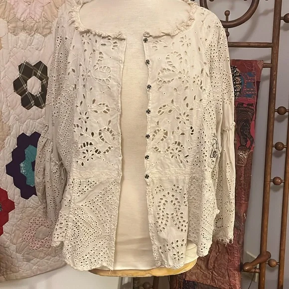 Magnolia Pearl Eyelet Selah Blouse in Moonlight Top - Picture 10 of 14